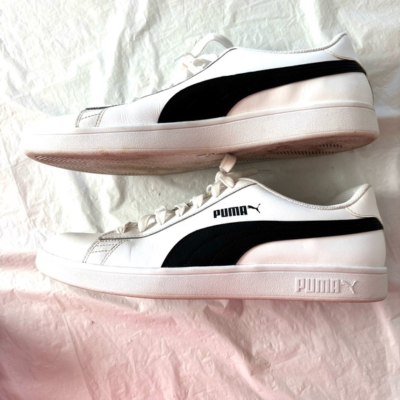 PUMA White and Black Low-Top Sneakers SZ 11 Worn 1X Indoors - Picture 14 of 15